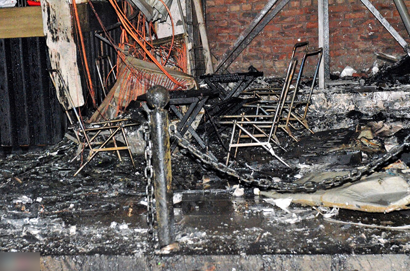 Hiện trường vụ cháy quán trà sữa Royal Tea ở Hồ Gươm Plaza